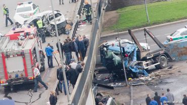 Страшная авария в центре Вильнюса: грузовик упал с моста (добавлена информация о пострадавших)