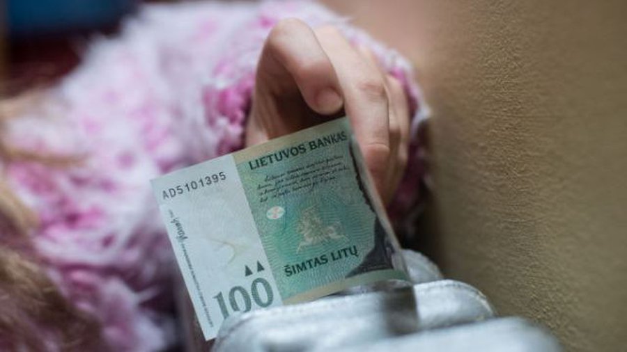 Начало отопительного сезона: жители расплачиваются, а бюджетные учреждения греются в долг - Литва и страны Балтии