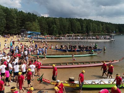 Гонки на лодках-драконах 2019. Спортивные состязания переросли в праздник (видео) - В Висагинасе