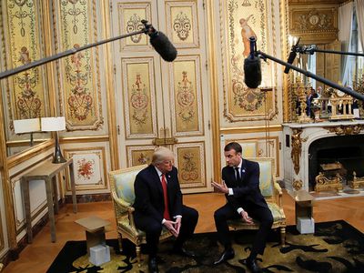 Макрон заявил Трампу, что Европа должна увеличить свою долю расходов в НАТО на оборону - В Мире