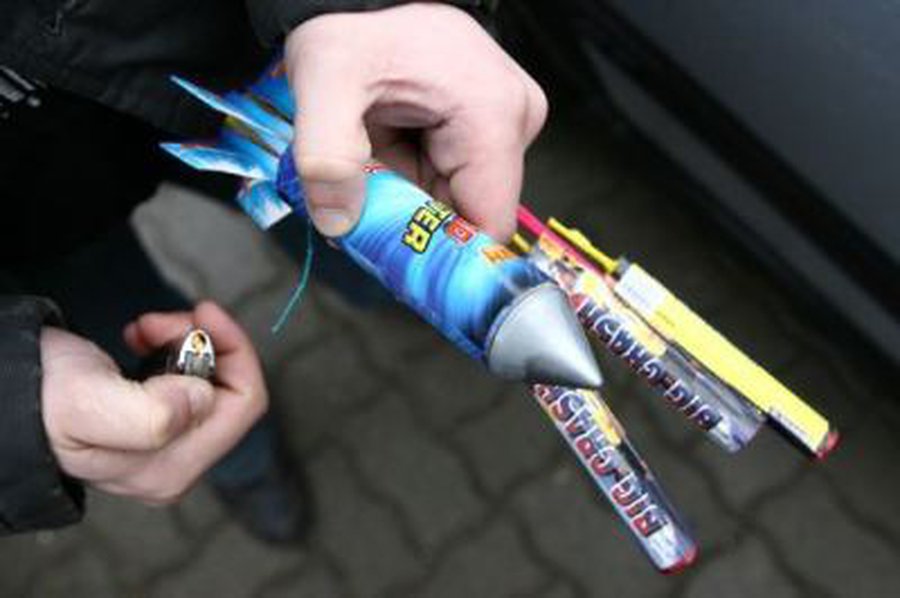 Vyrui į kelnes įmetė petardą - Įvykiai ir kriminalas