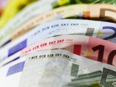 «Сексуальный» подход прибалтов к кризисному евро: скрытый мотив отказа от суверенитета
 - В Мире