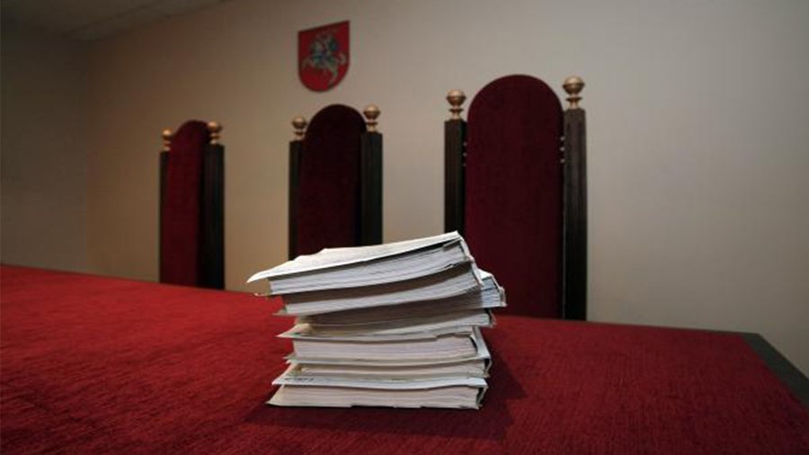 На литовца завели дело за карикатуру с советской символикой - Литва и страны Балтии