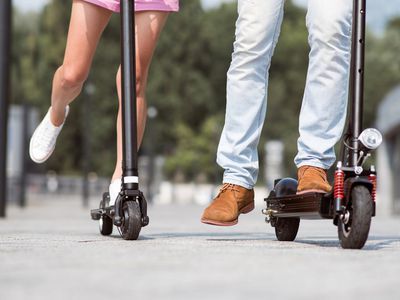 На электрических самокатах запретят ездить по тротуарам - Литва и страны Балтии