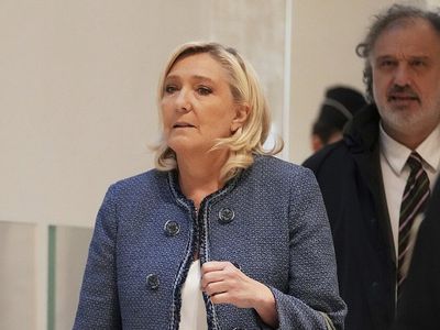 СМИ: Марин Ле Пен приговорена к тюремному заключению и отстранена от выборов - В Мире