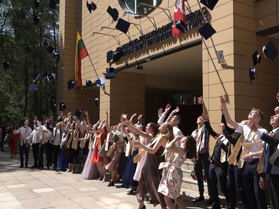 Последний звонок в Центре профессионального обучения технологиям и предпринимательству (видео) - В Висагинасе