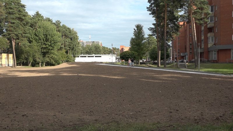 Завершен снос одного из недостроев на аллее Седулинос в первом микрорайоне - В Висагинасе