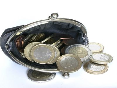 Представитель пенсионеров Литвы: цены растут каждый час, надо вводить налоги - Литва и страны Балтии