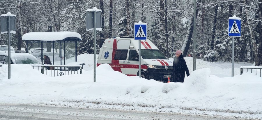 На улице Тайкос на пешеходе сбита женщина - Происшествия и криминал