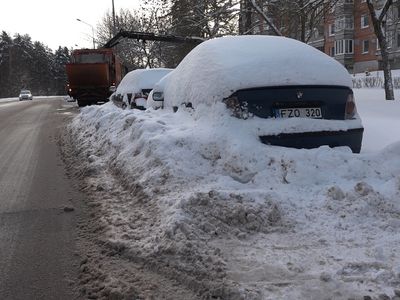 «А снег идет…». Какова ситуация с уборкой улиц и дворов? (видео) - В Висагинасе