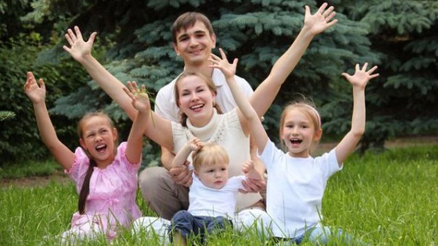 Daugiavaikės motinos turės įrodyti, kad užaugino dorus vaikus
 - Lietuva ir Baltijos šalys