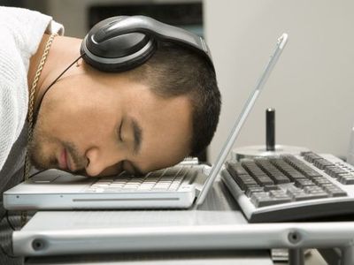 Сотрудник банка в Германии, заснув на клавиатуре, перевел пенсионеру 222 222 222,22 евро - В Мире