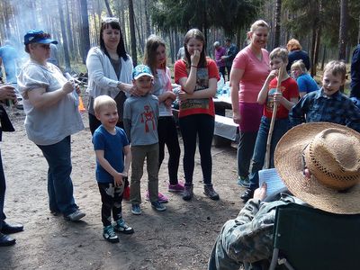 Независимый профсоюз традиционно встретил Первомай трудом и шашлыками - В Висагинасе
