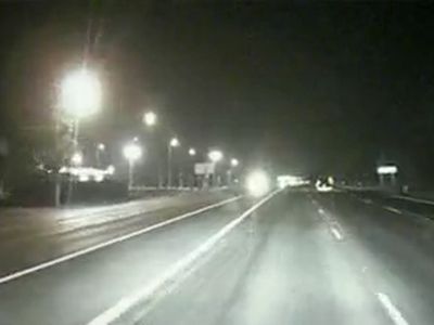 В первый день Нового года девушка бросилась под колеса автомобиля                                                                     - Происшествия и криминал