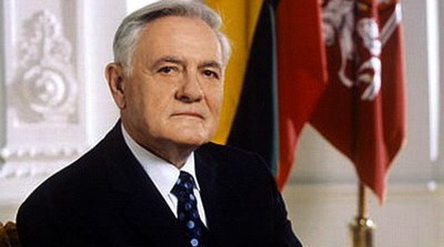 Адамкус получил высшую военную награду Грузии «за героизм во время грузино-российской войны» - Литва и страны Балтии