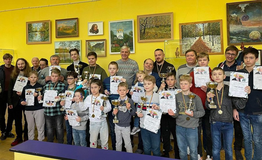 Состоялся шахматный турнир на Кубок Альгимантаса Думбравы (видео) - В Висагинасе