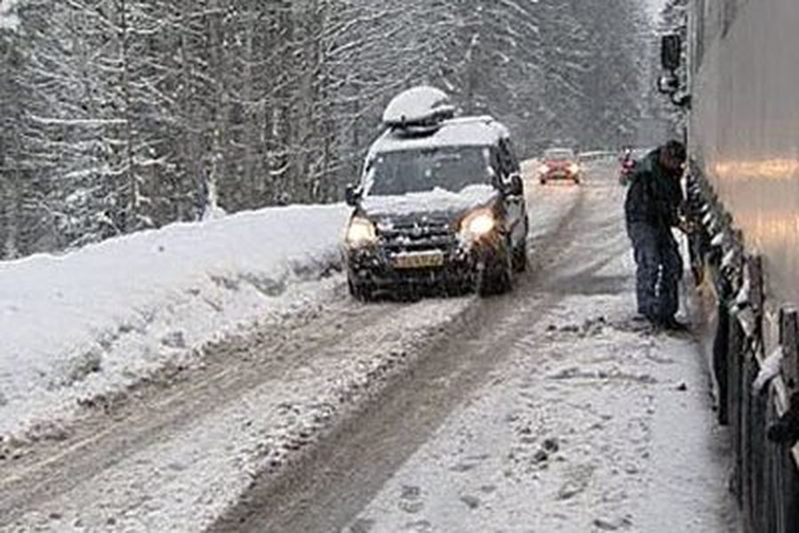 Европу затапливает и заметает                                 - В Мире