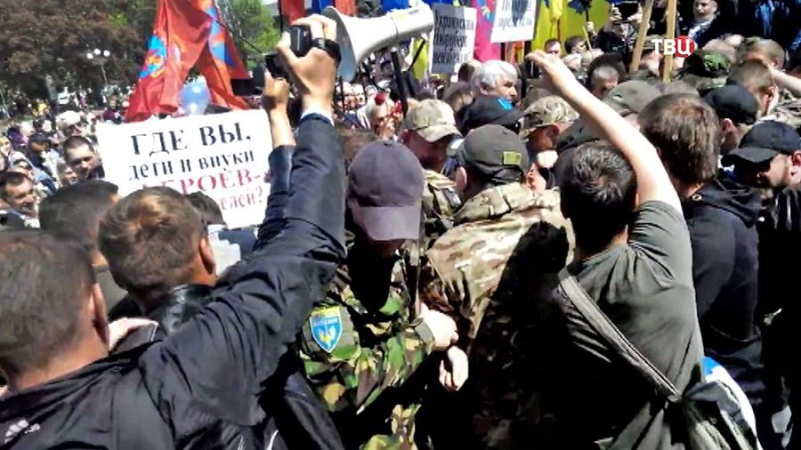 Украинские правозащитники призвали омбудсмена разобраться с нарушением прав человека 9 Мая - В Мире