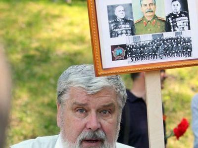 Полиция ведет расследование в отношении Иванова, державшего портрет Сталина

 - Литва и страны Балтии