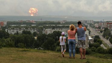 Rusijoje degęs ginklų sandėlis beveik užgesintas, evakuoti tūkstančiai žmonių