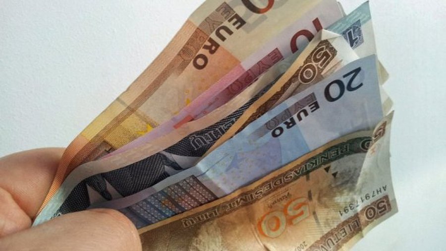 В Литве дают меньше взяток, но страна лидирует по взяточничеству в ЕС - Литва и страны Балтии