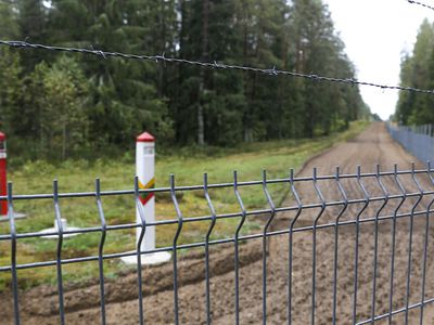 На границе с Беларусью пограничники развернули 40 мигрантов - Происшествия и криминал