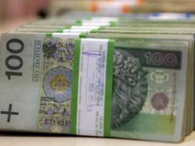 Lenkai namuose saugo milijonus beverčių banknotų                 - Pasaulyje