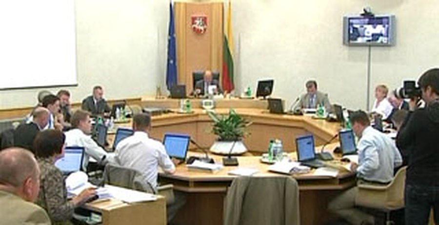 Базовый оклад в Литве все-таки снижается - Литва и страны Балтии