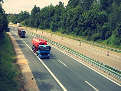 С понедельника меняется максимальная скорость движения на магистралях и скоростных дорогах - Литва и страны Балтии