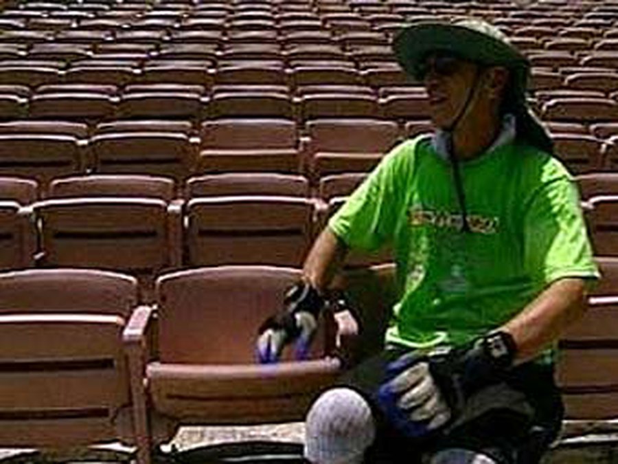 Американец за двое суток сменил 39250 мест на стадионе - Хобби, отдых и развлечения