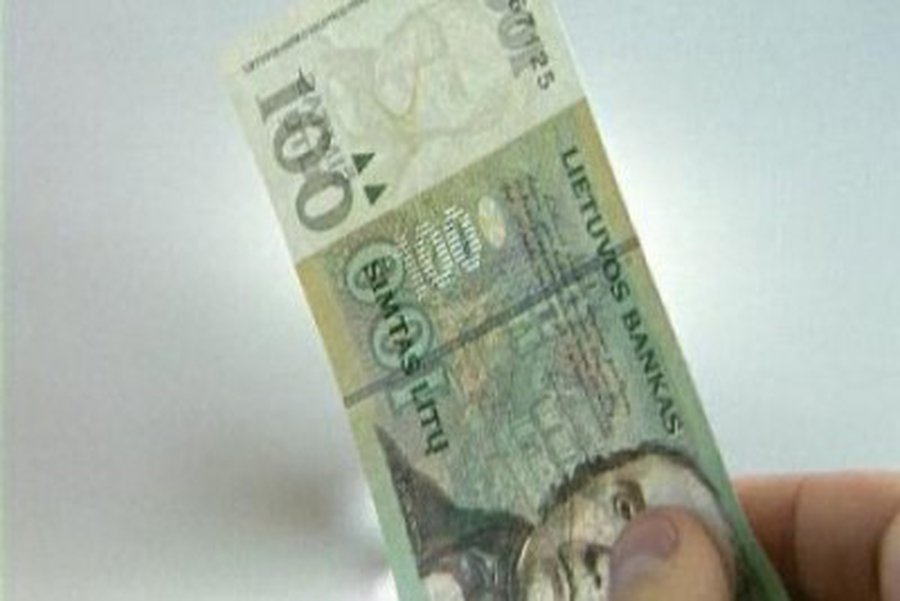 Мэр Акмянского района: человек ездит на BMW, но просит социальную помощь                                