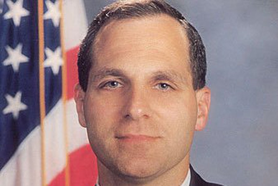 Бывшего главу ФБР заподозрили в получении денег от террористов                                                                 - В Мире