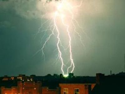 Pirmieji žaibai jau degina namus - Lietuva ir Baltijos šalys