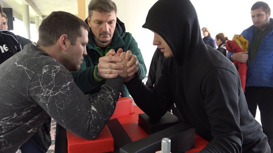 Непогода не стала помехой "спортивным героям Висагинаса" (видео) - В Висагинасе