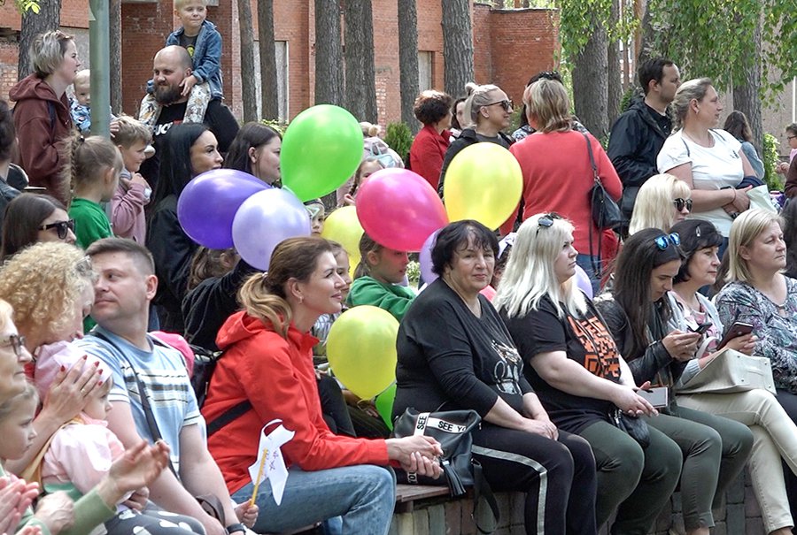 "Должны смеяться дети и в мирном мире жить!" (видео) - В Висагинасе
