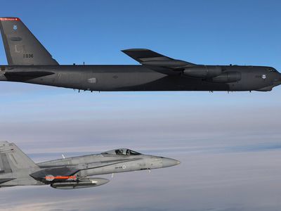 СМИ: США отрепетировали удары с ядерного бомбардировщика в 50 км от границы с Россией - В Мире