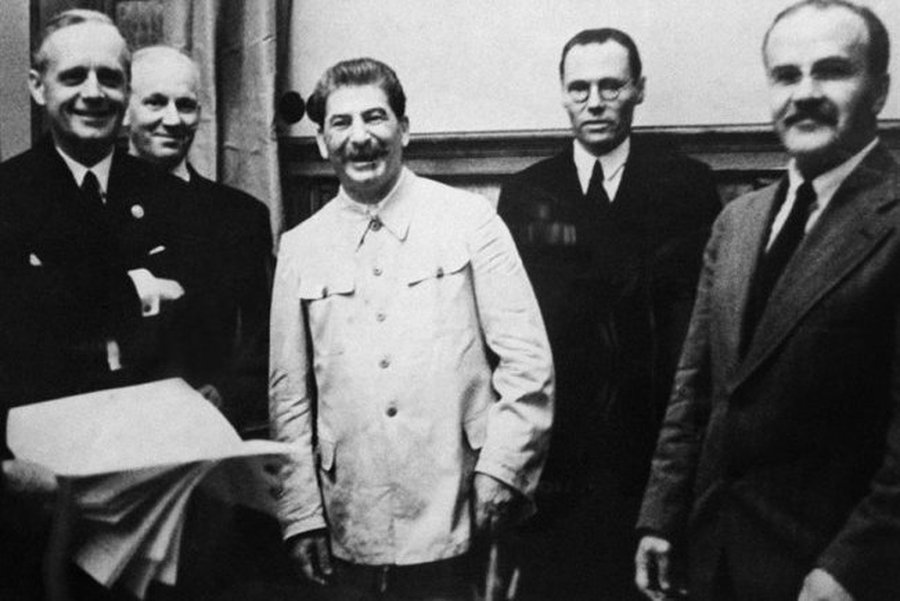 Латвийские  «антиглобалисты»  снова осудили пакт Молотова-Риббентропа - Литва и страны Балтии