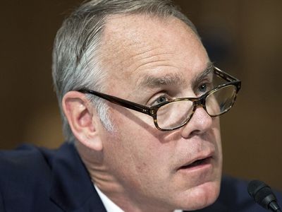 Главу МВД США уличили в растрате бюджетных средств на поездки жены и членов семьи - В Мире