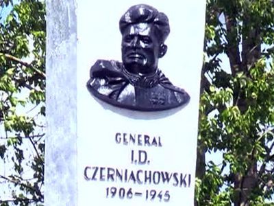 В Польше осквернили памятник генералу Черняховскому - Происшествия и криминал