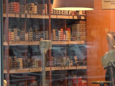 Комитет Сейма одобрил запрет выставлять в местах продажи табачные изделия рядом с покупателем - Литва и страны Балтии