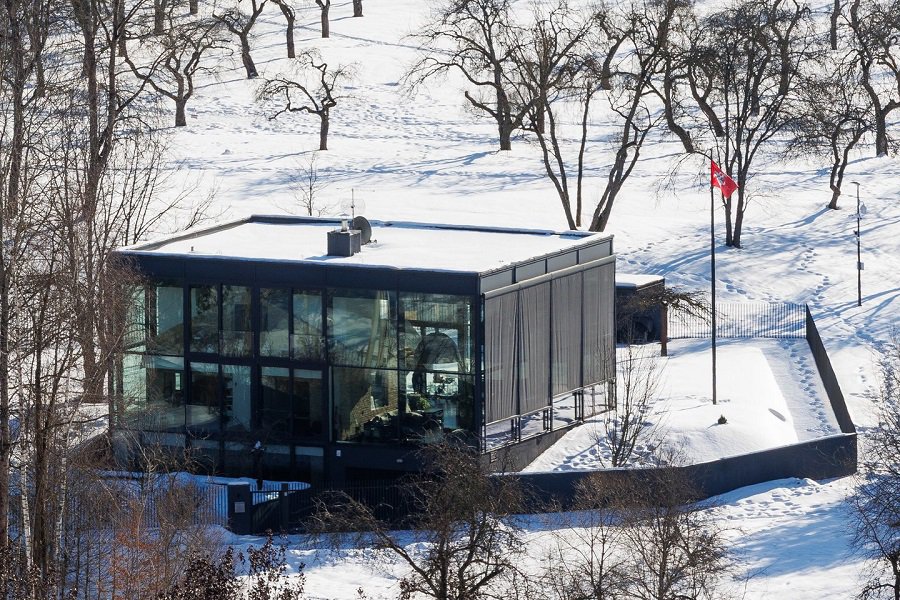 Странность у дома президента: Гитанас Науседа на полдня «забыл» поднять государственный флаг? - Литва и страны Балтии