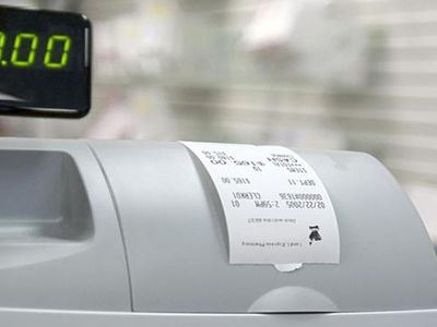 Власти Литвы будут приучать жителей страны требовать чеки - Литва и страны Балтии