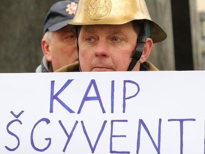 Пожарные на митинге у Дома правительства: мы не просим звезд с неба - Литва и страны Балтии