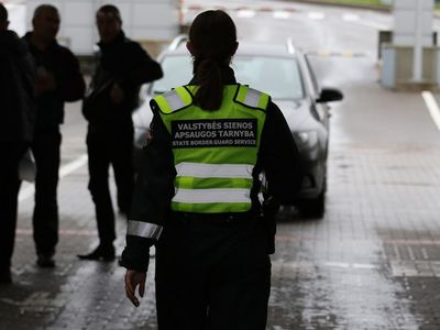 В Вильнюсском аэропорту приземлился самолет с пассажиром, возможно, зараженным коронавирусом - Литва и страны Балтии