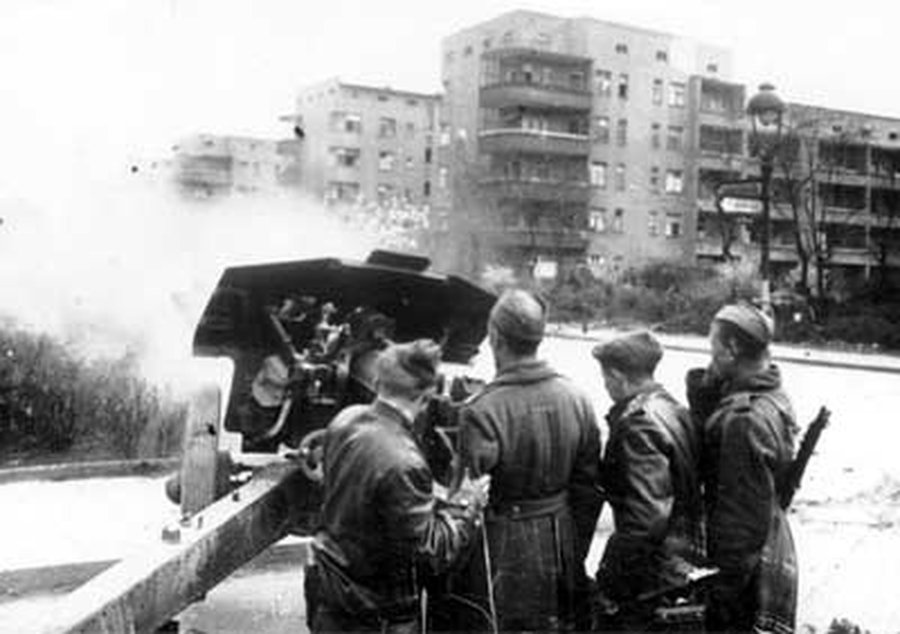 О чем писали газеты 63 года назад. - В Мире