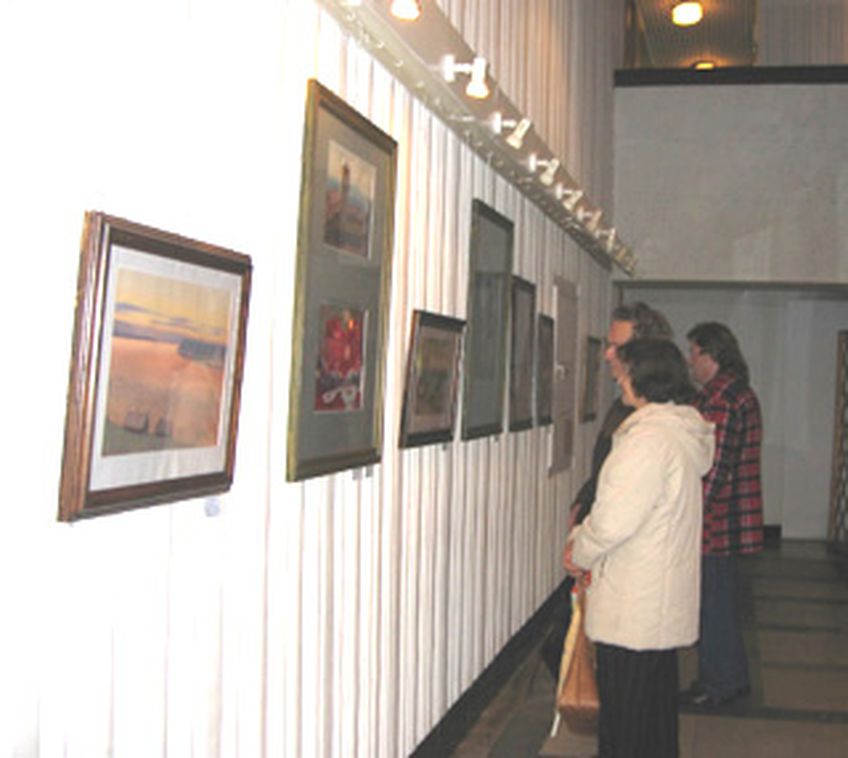 В  одной экспозиции - картины московских и висагинских художников