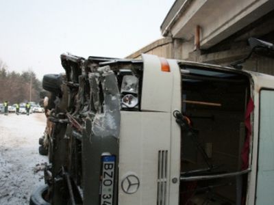 Vilniuje apvirto autobusas su keleiviais - Lietuva ir Baltijos šalys