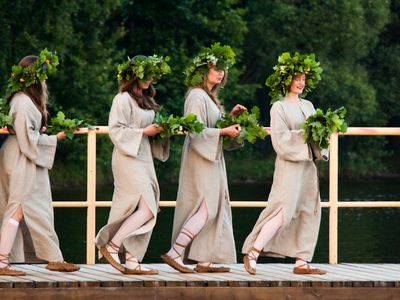 Йонинес (аналог славянского дня Ивана Купалы) - В Висагинасе