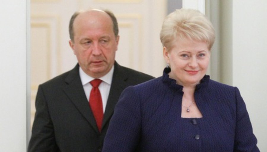 Опрос: больше половины респондентов положительно оценивают лишь трех политиков - Литва и страны Балтии