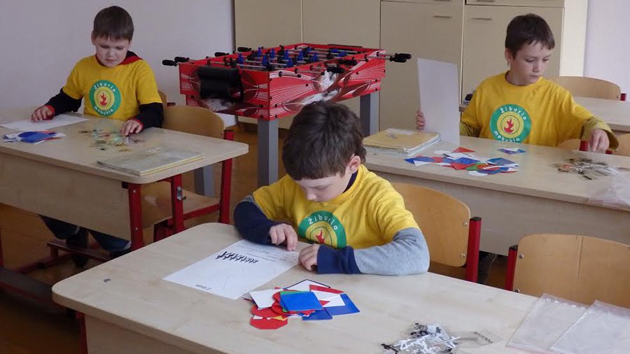 Regioniniame pradinių klasių saugaus eismo konkurso „Šviesoforas“ etape dalyvavo dvi komandos iš Visagino - Visagine